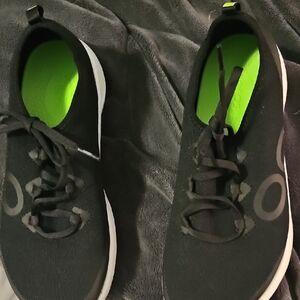 OOFOS Black and Green Athletic Shoes Worn Once Sz 11
